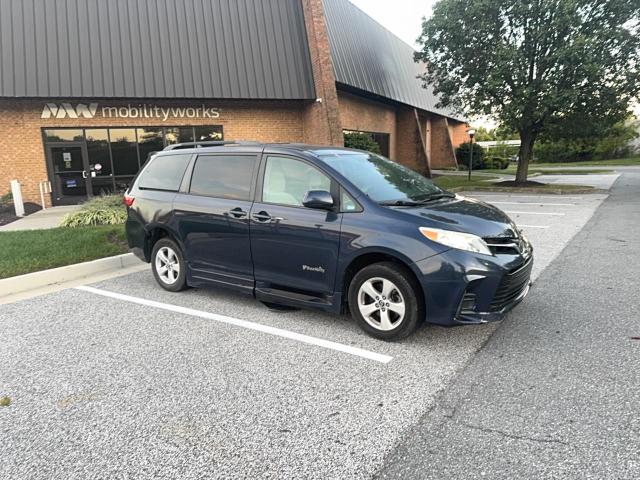 TOYOTA SIENNA LE