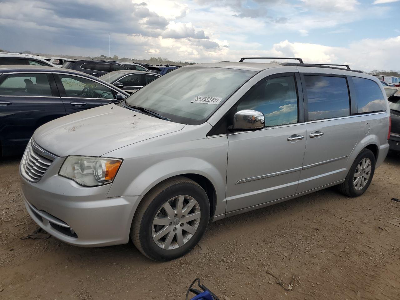 CHRYSLER TOWN & COUNTRY TOURING L