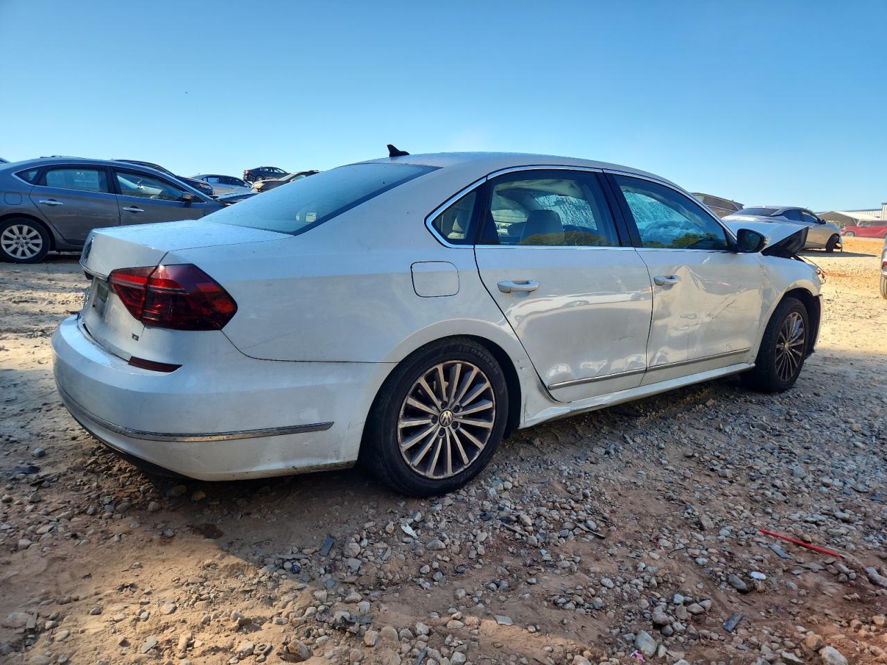 VOLKSWAGEN PASSAT SE