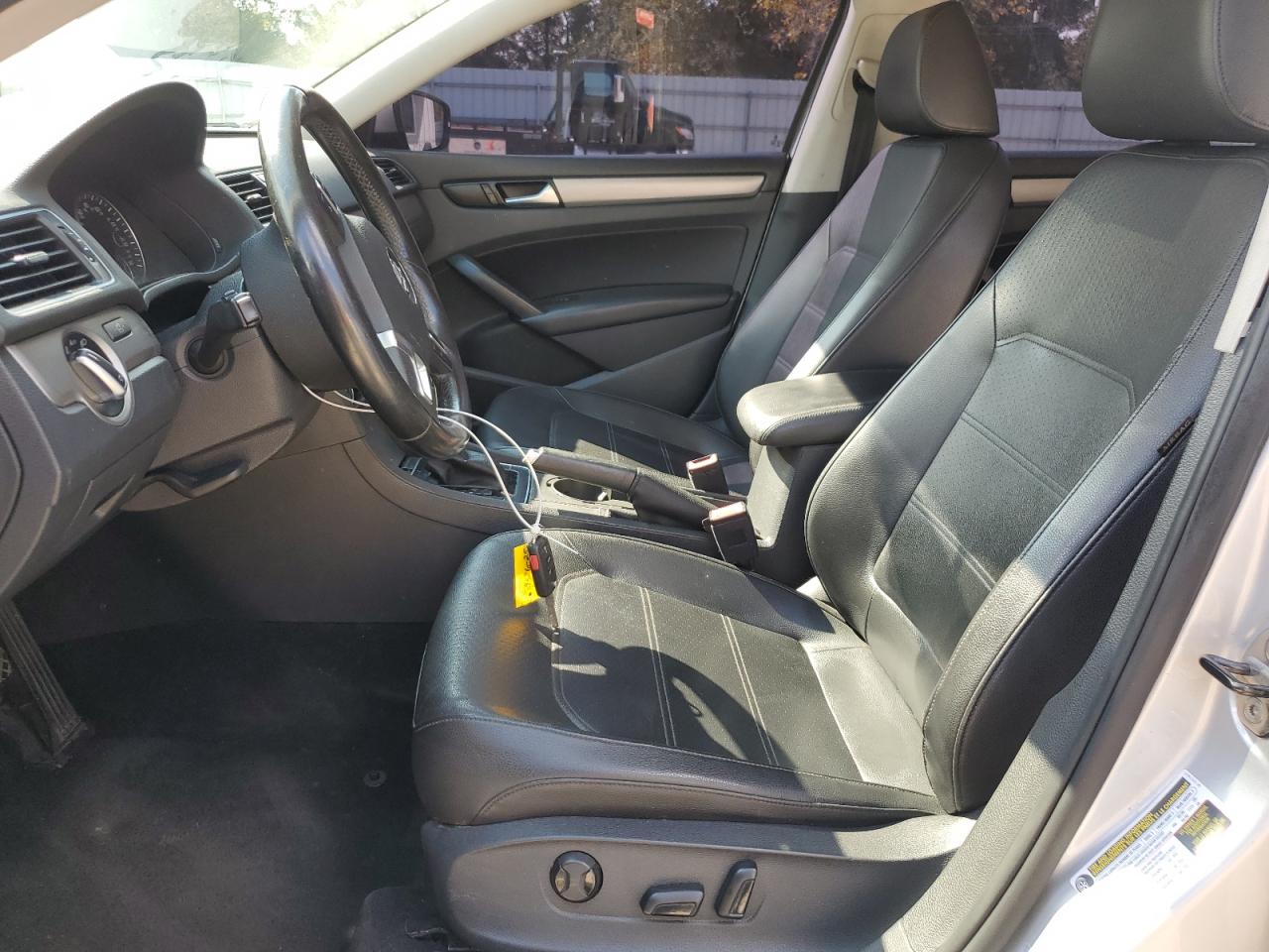 VOLKSWAGEN PASSAT SE