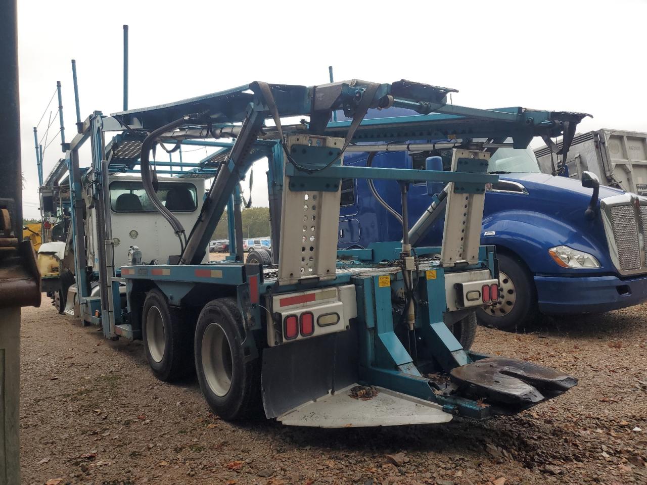 Lot #3287349995 2011 PETERBILT 365