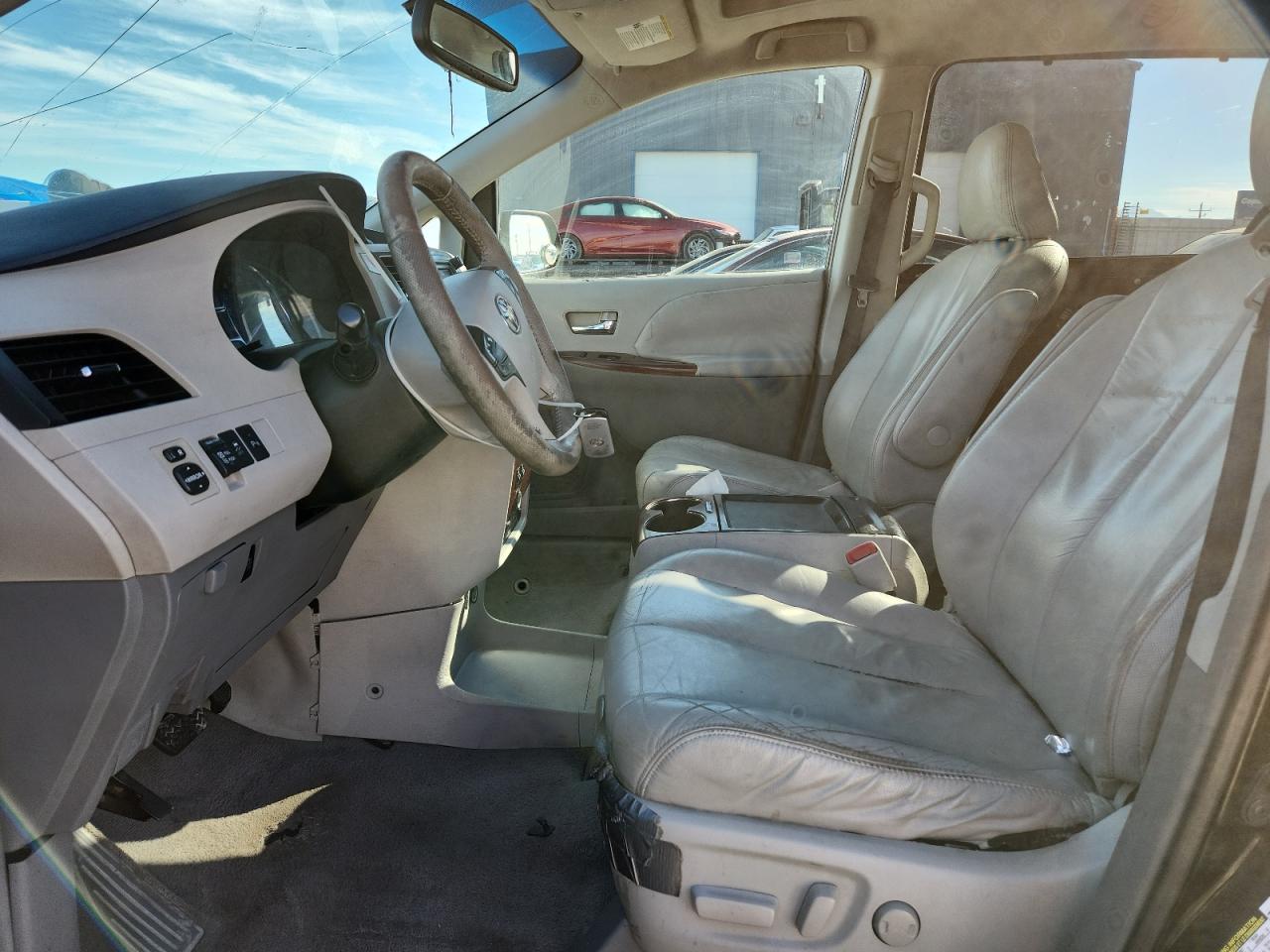 TOYOTA SIENNA XLE