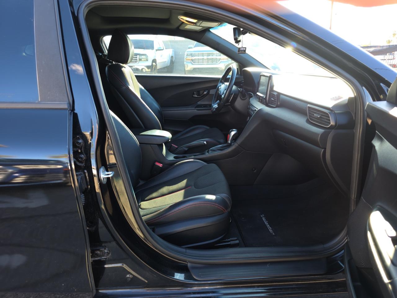 HYUNDAI VELOSTER BASE