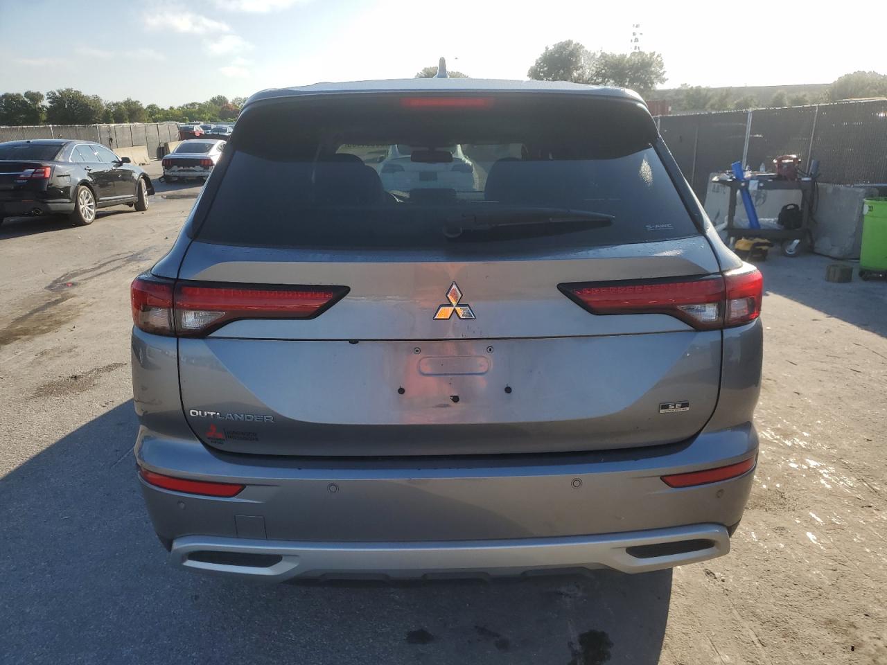 MITSUBISHI OUTLANDER SE