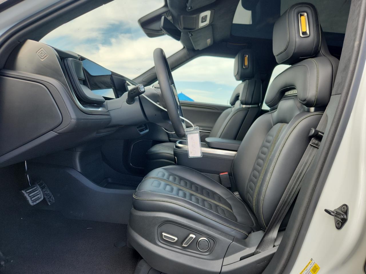 RIVIAN R1S ADVENTURE