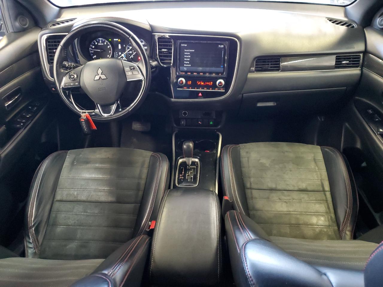 MITSUBISHI OUTLANDER SE