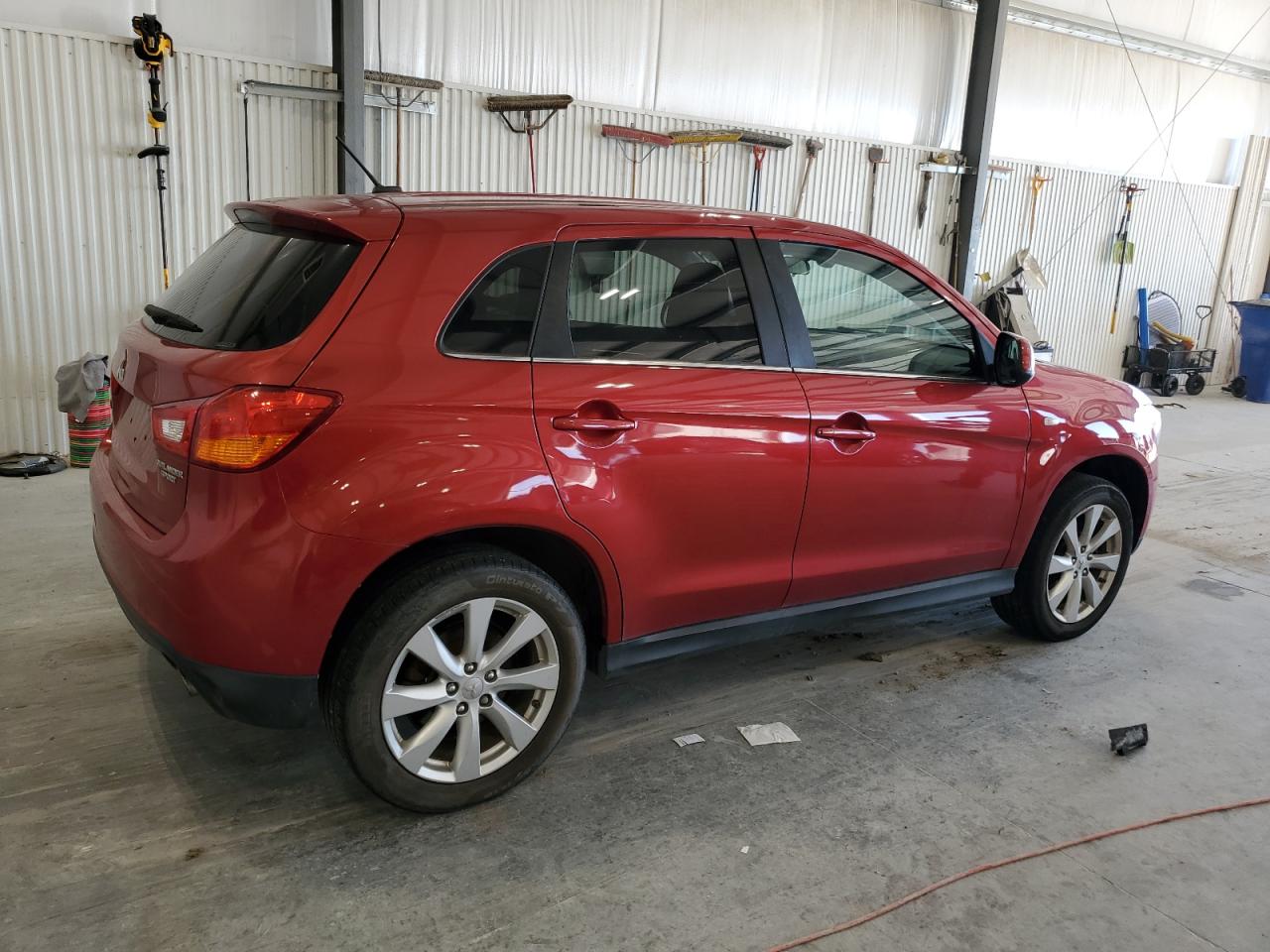 MITSUBISHI OUTLANDER SE