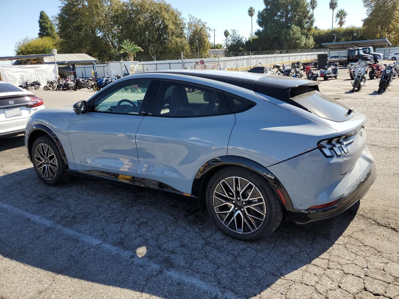 FORD MUSTANG PREMIUM