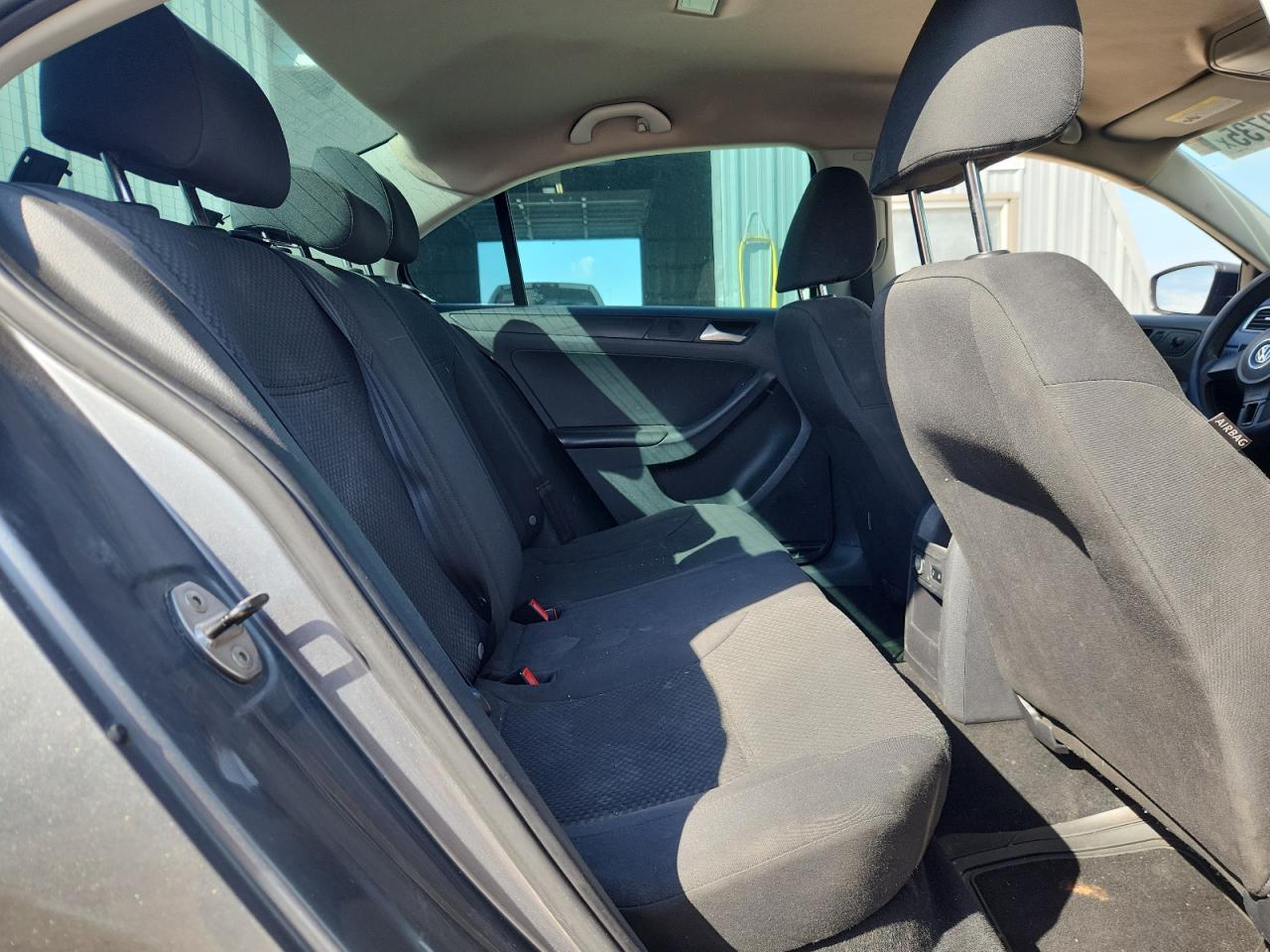 VOLKSWAGEN JETTA BASE