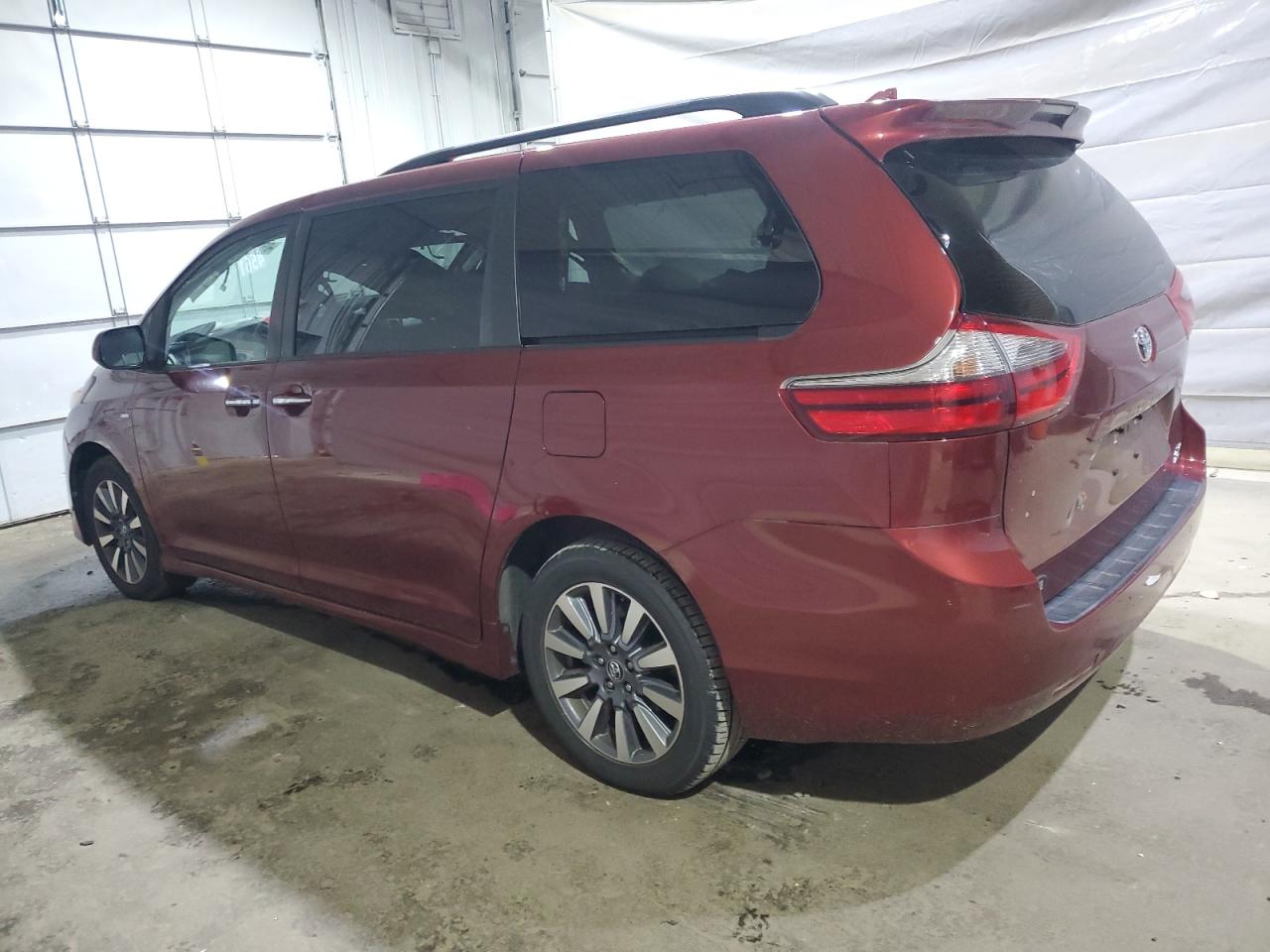 TOYOTA SIENNA XLE