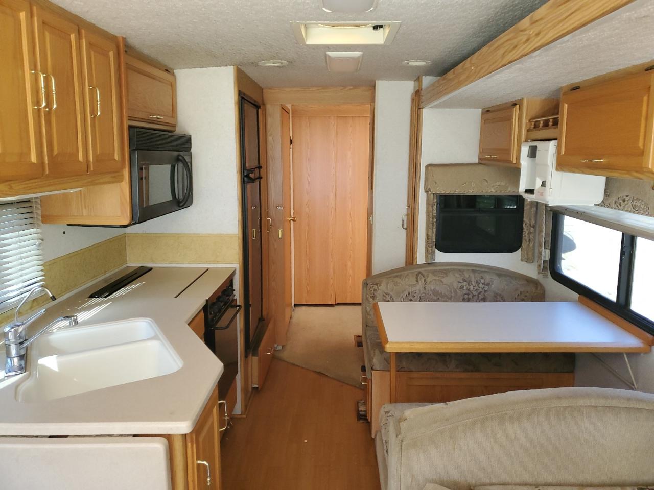 Lot #3282369306 2002 WINNEBAGO ADVENTURER