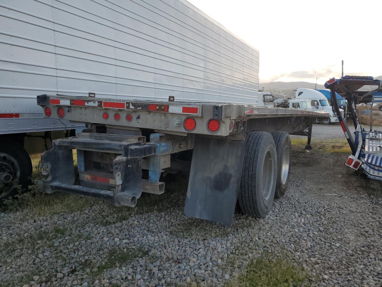 Lot #3279915262 2000 UTILITY 53 FT REEF