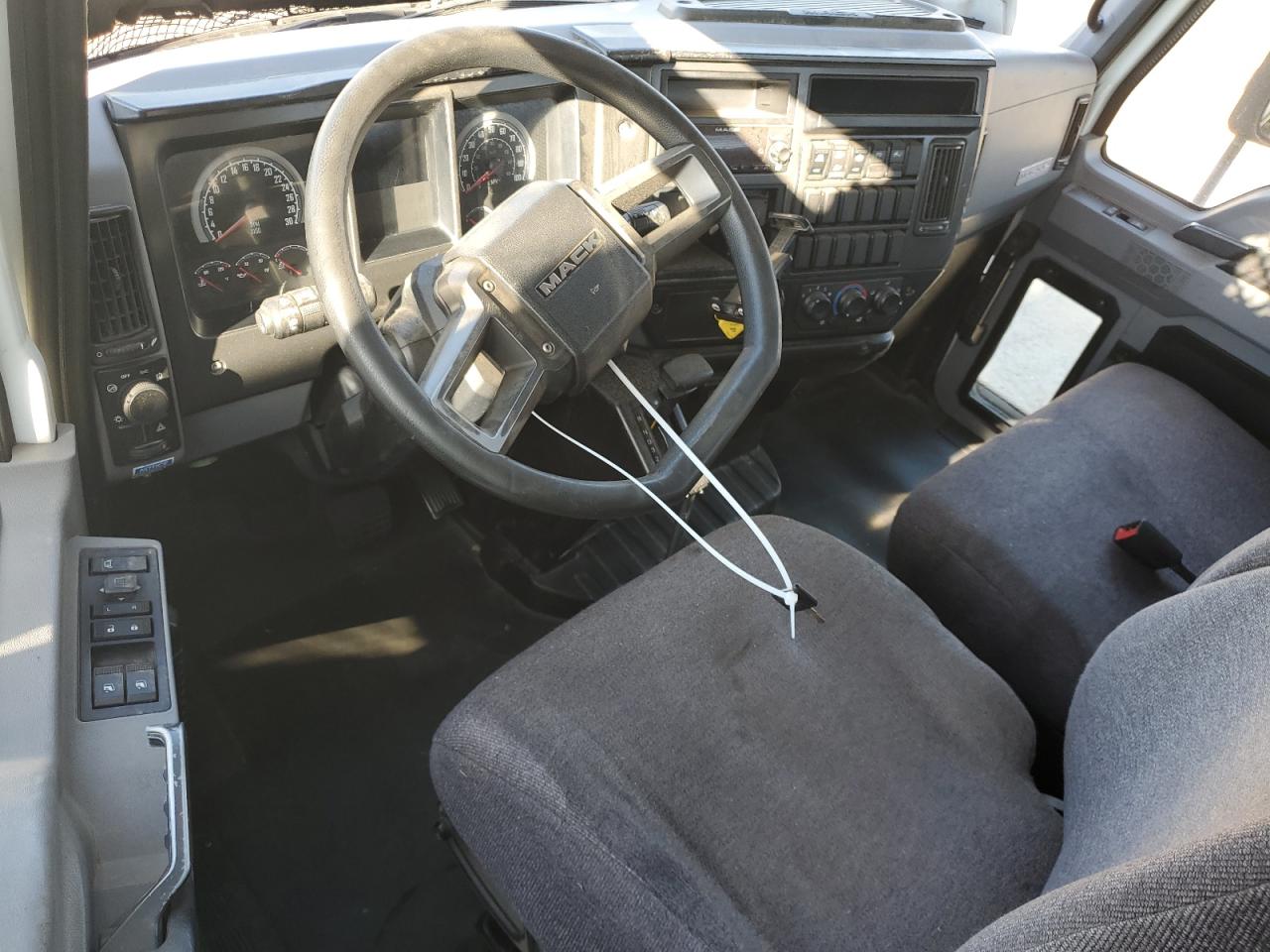 Lot #3316701513 2022 MACK MD