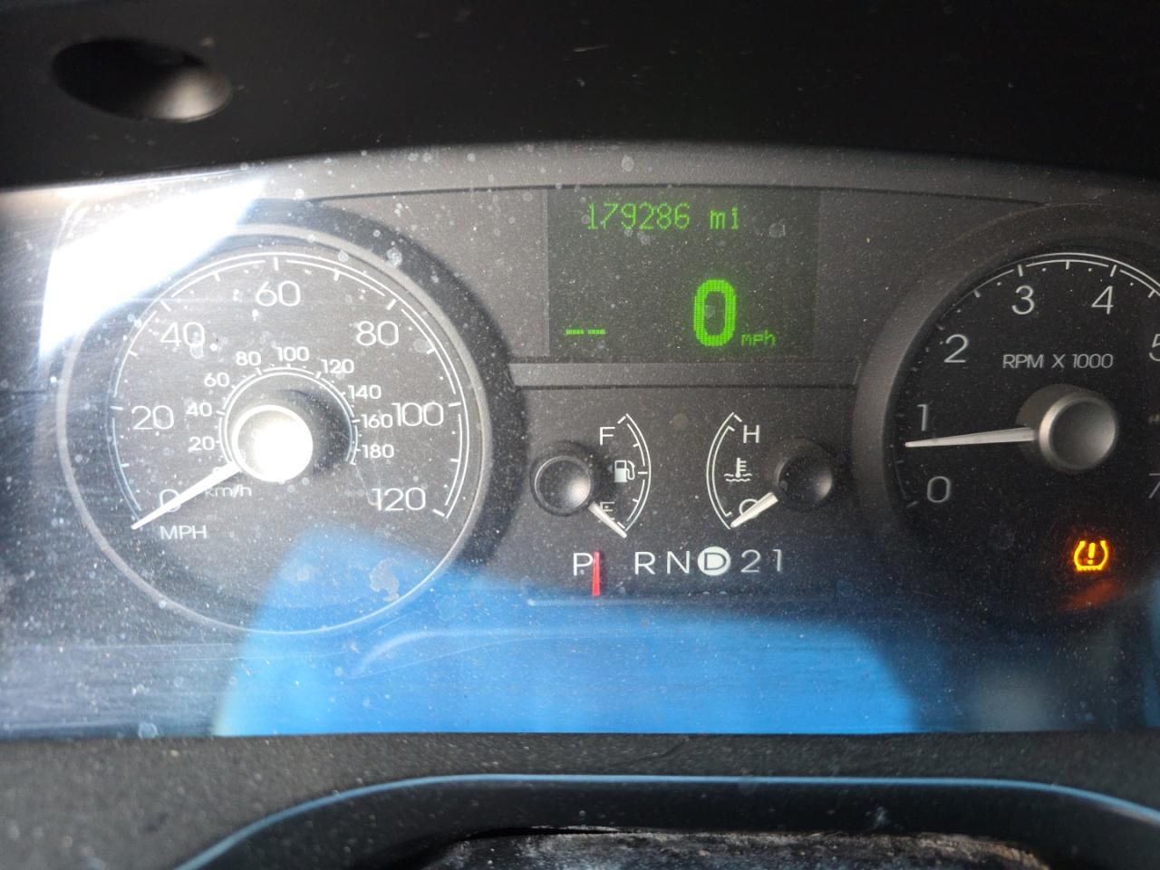 LINCOLN TOWN CAR SIGNATURE LIMITED