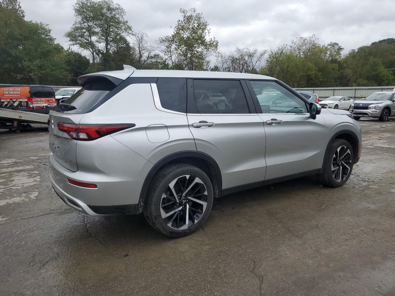 MITSUBISHI OUTLANDER SE