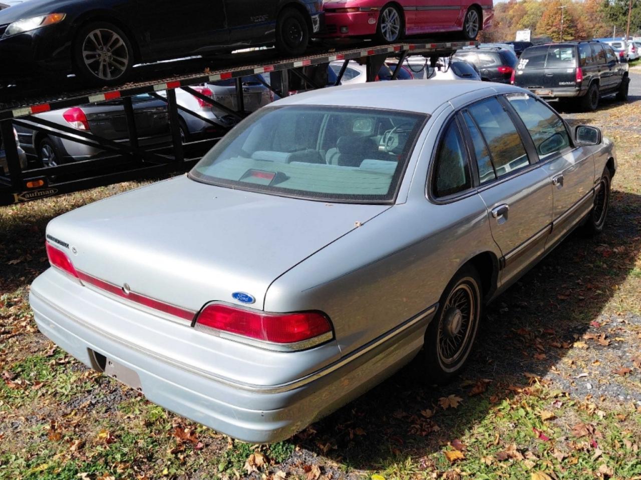 Lot #3276364728 1994 FORD CROWN VICT