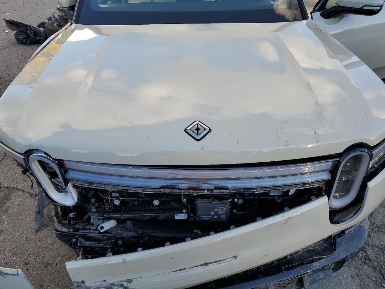 RIVIAN R1S ADVENTURE