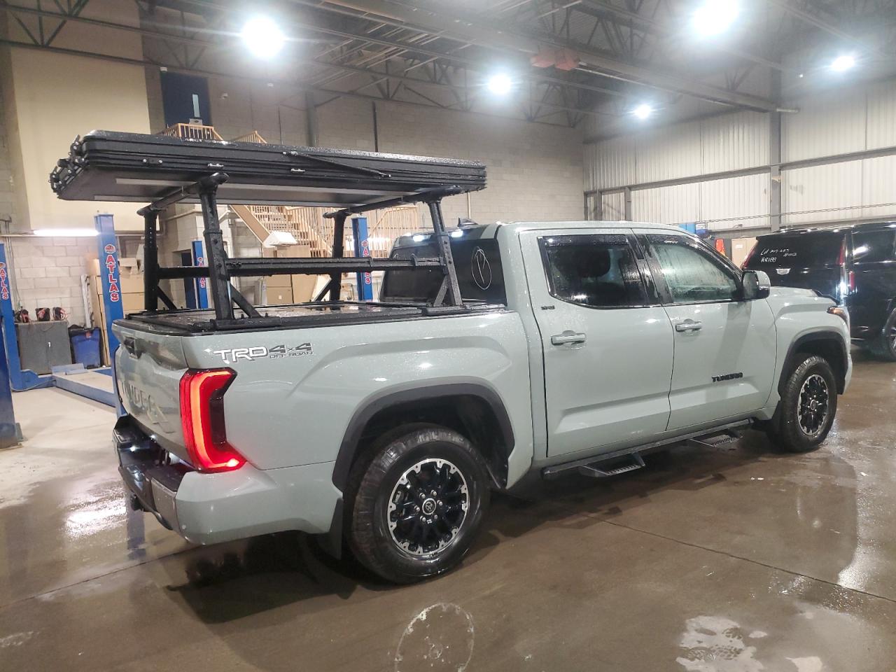 TOYOTA TUNDRA CREWMAX SR