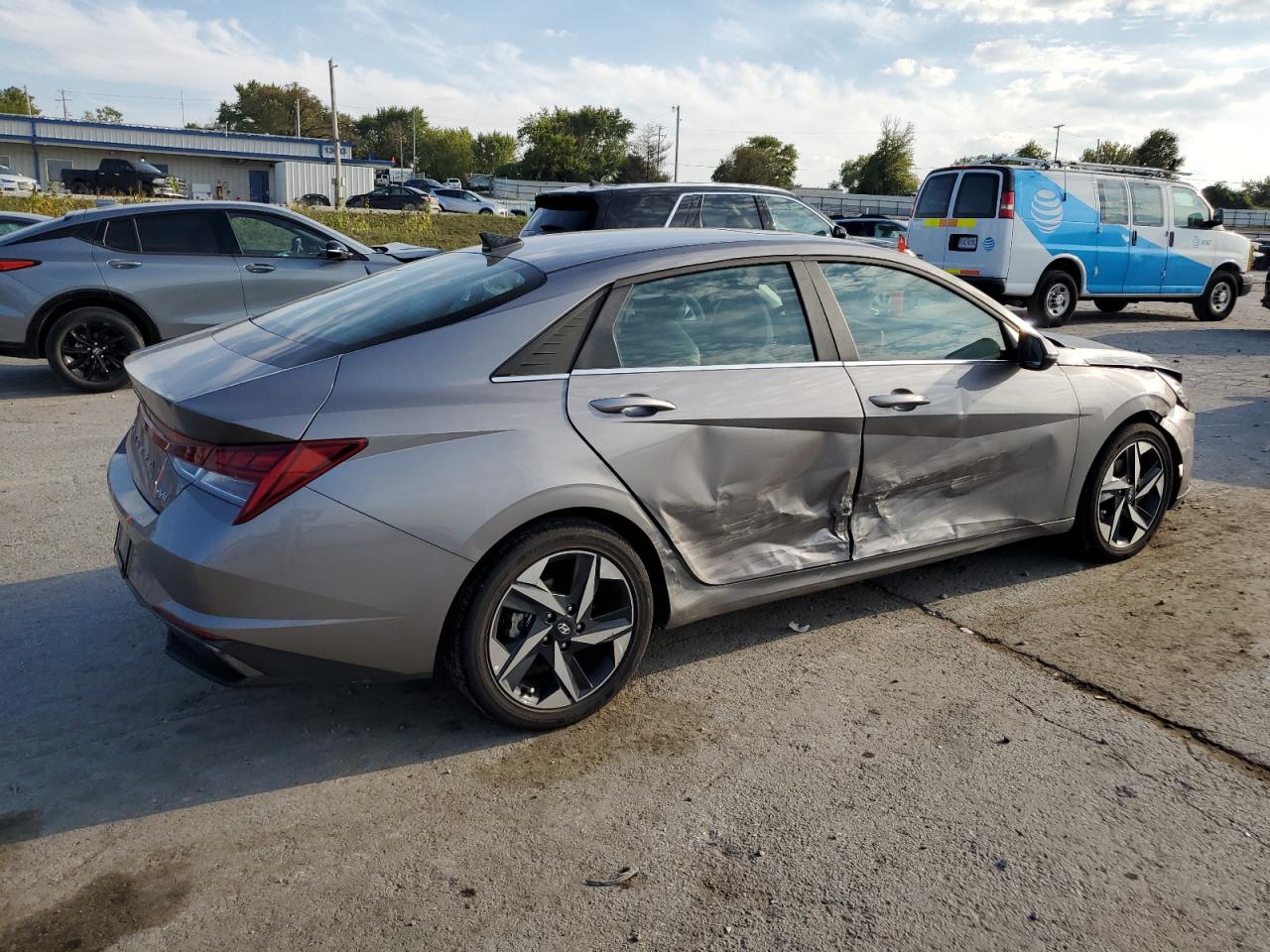 HYUNDAI ELANTRA LIMITED