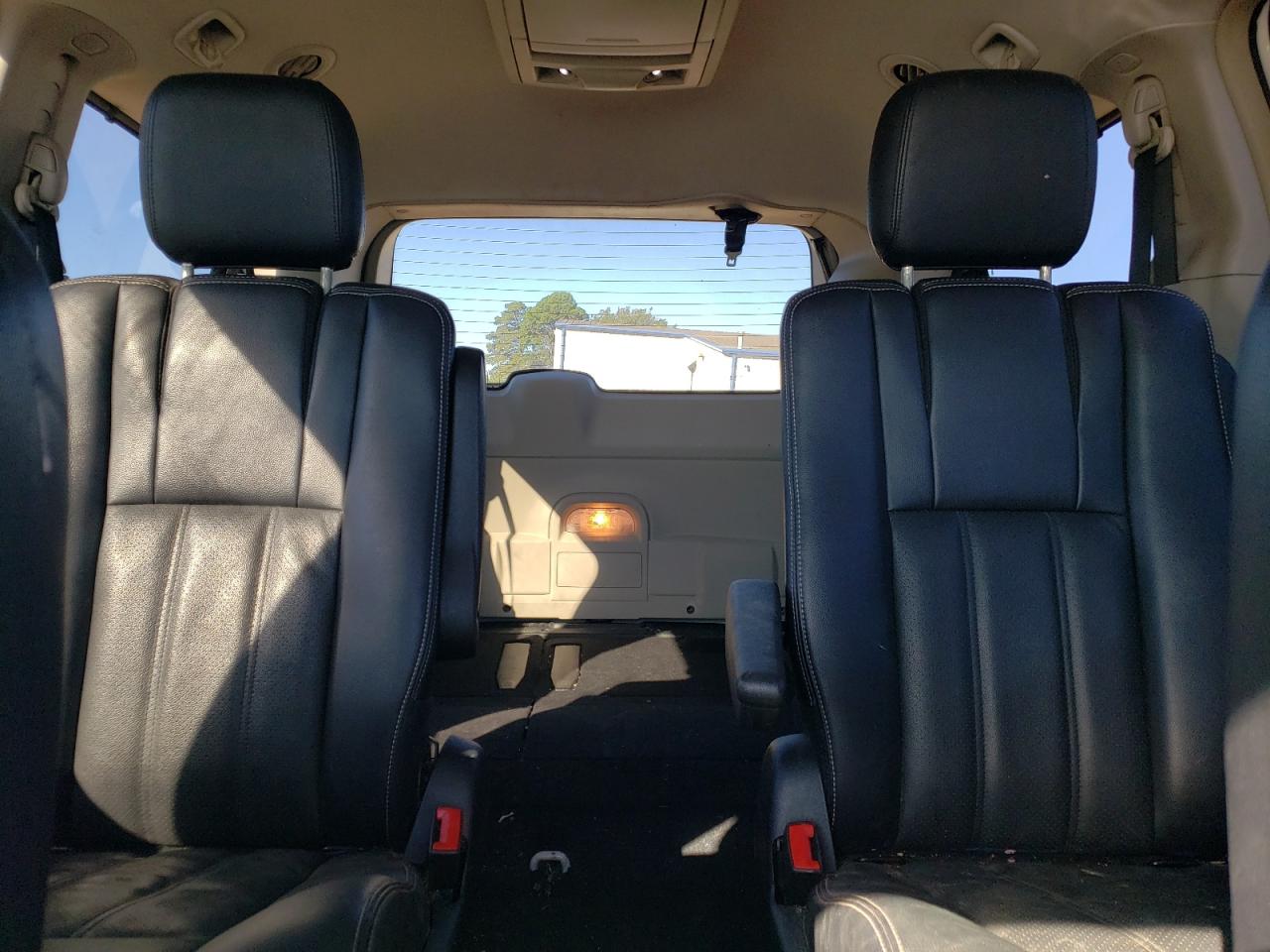 CHRYSLER TOWN & COUNTRY TOURING L