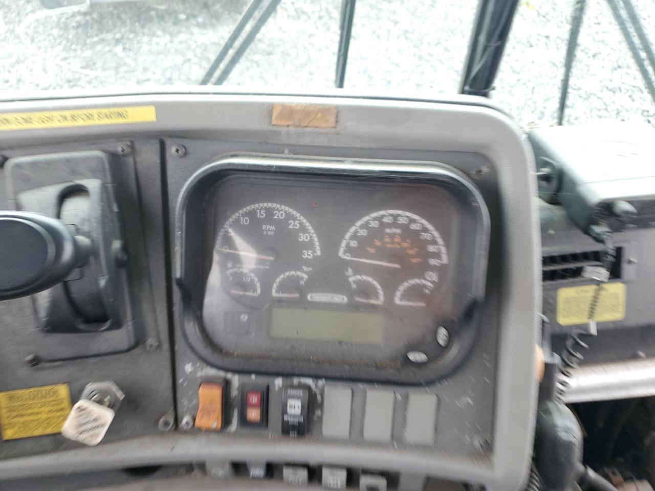 Lot #3287598011 2011 THOMAS SAF-T-LINER HDX