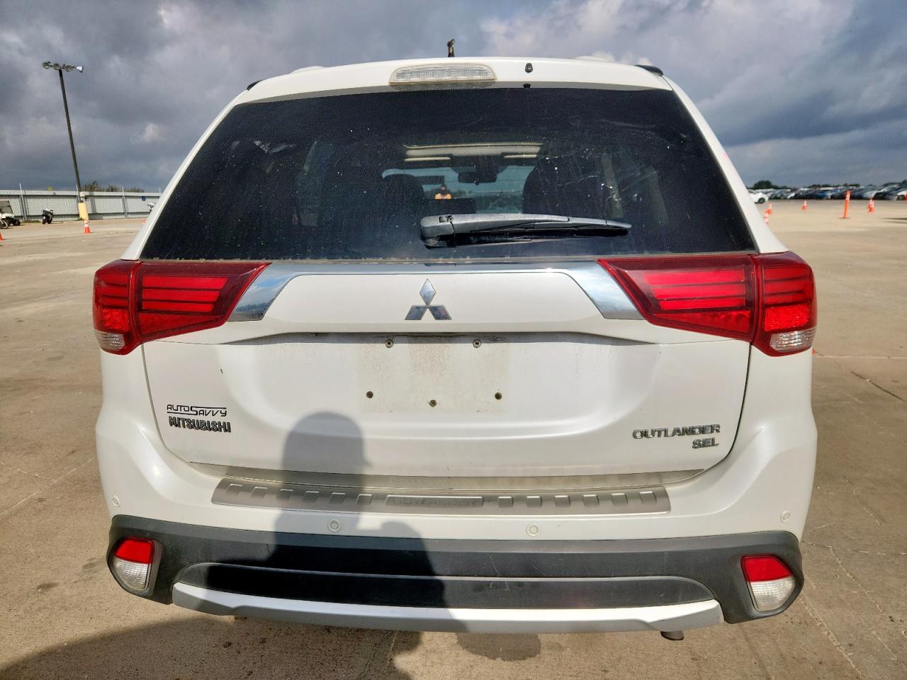 MITSUBISHI OUTLANDER SE