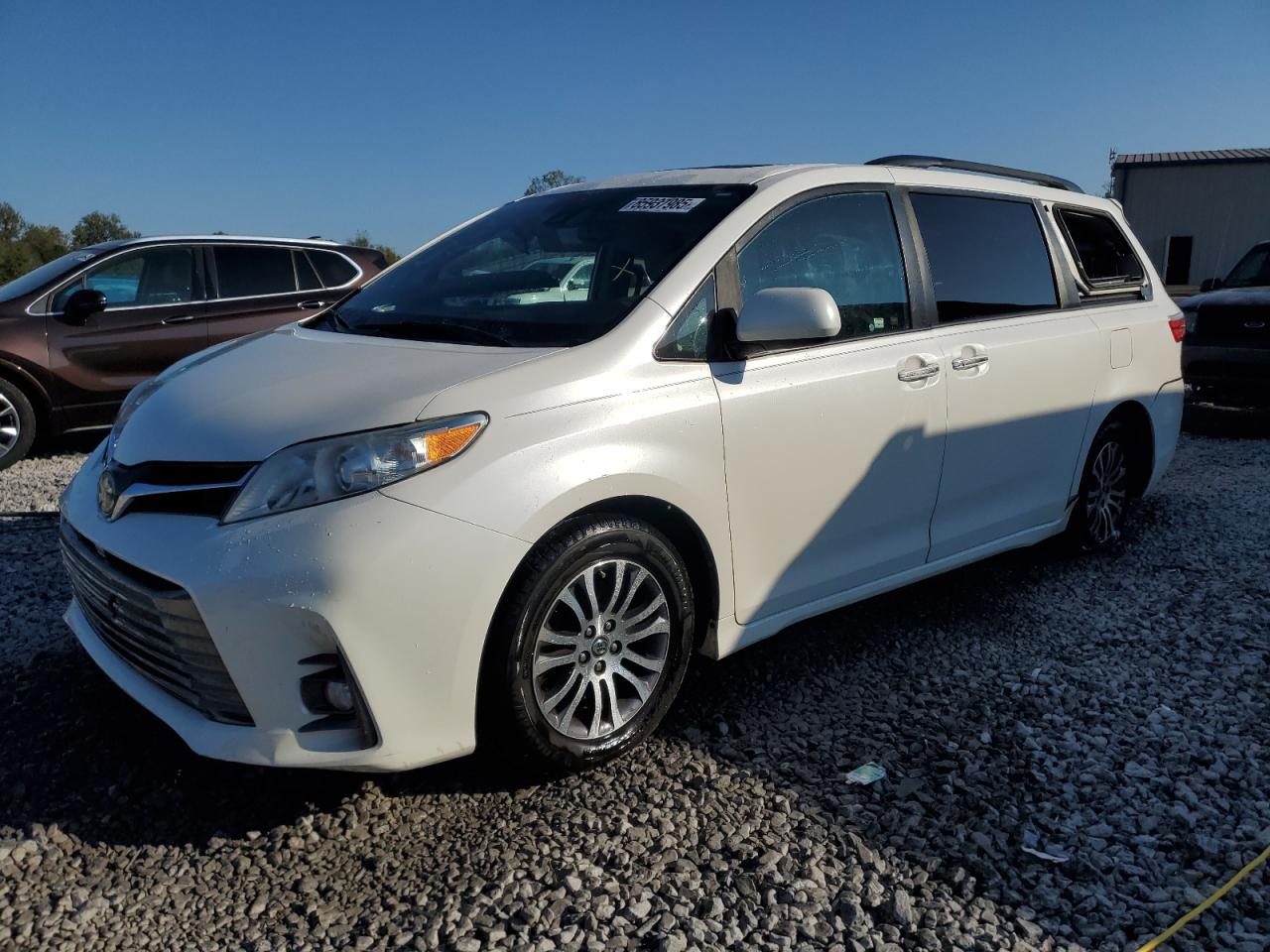 TOYOTA SIENNA XLE