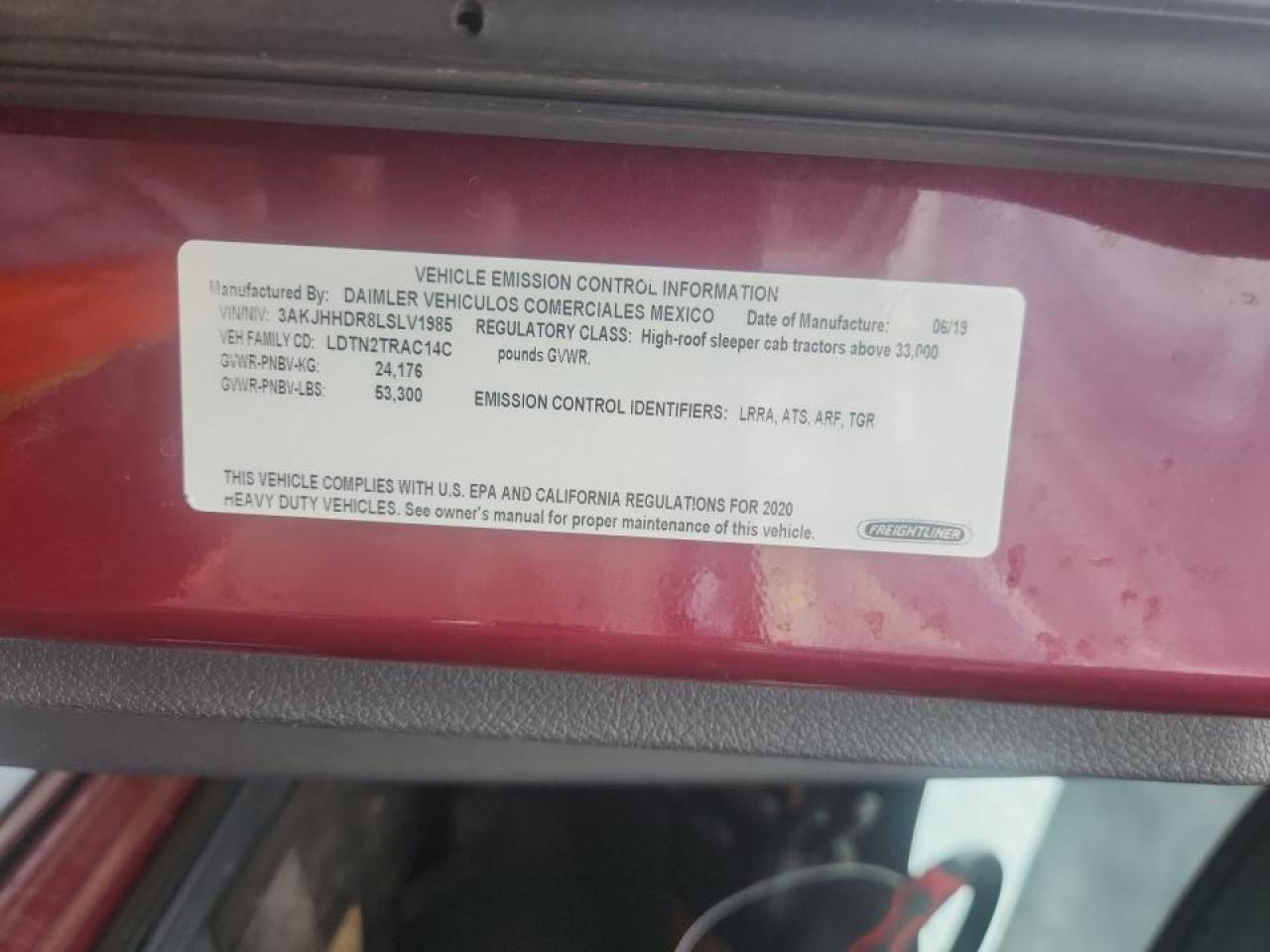 Lot #3304403584 2020 FREIGHTLINER CASCADIA 1