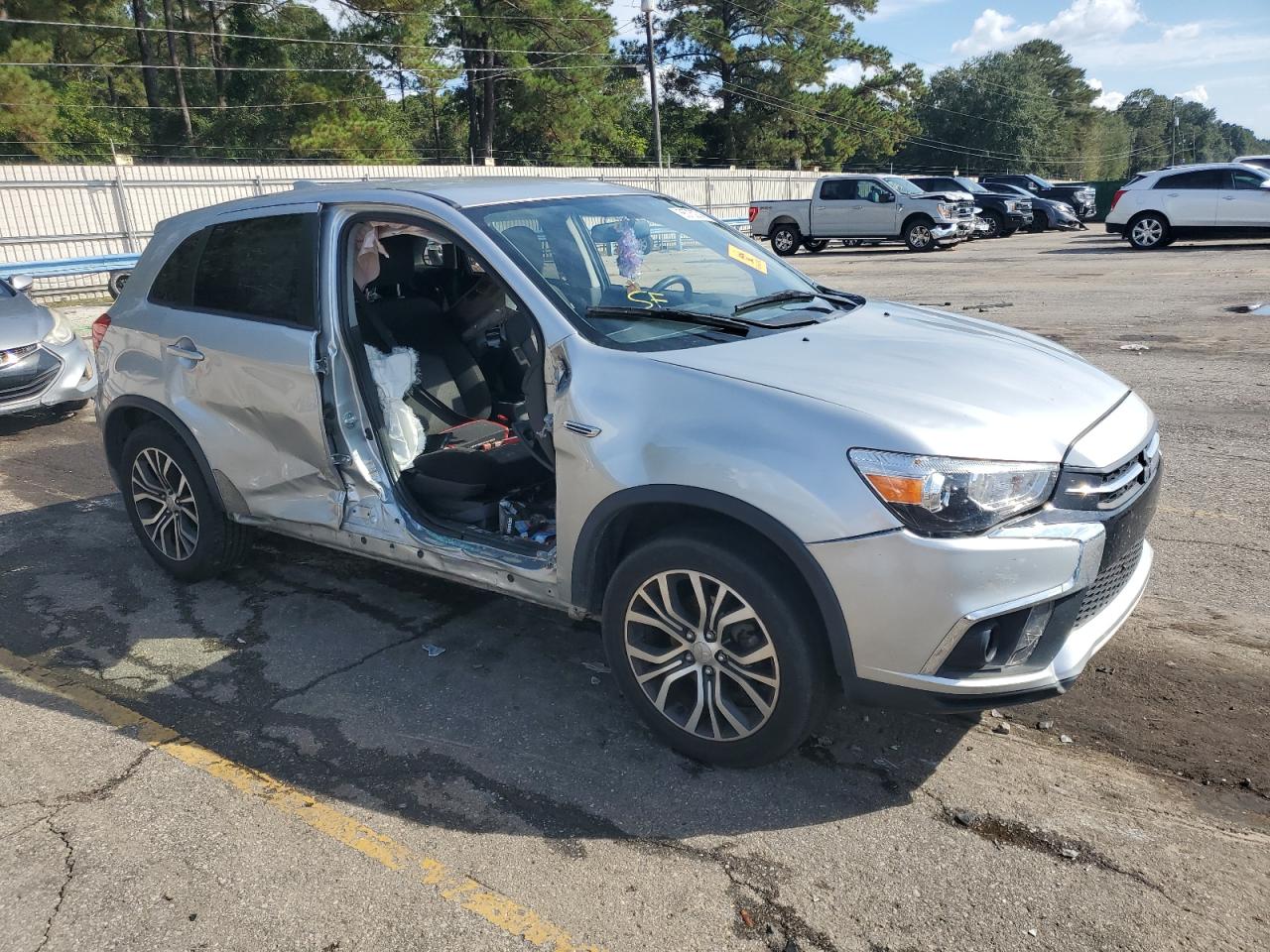 MITSUBISHI OUTLANDER SE