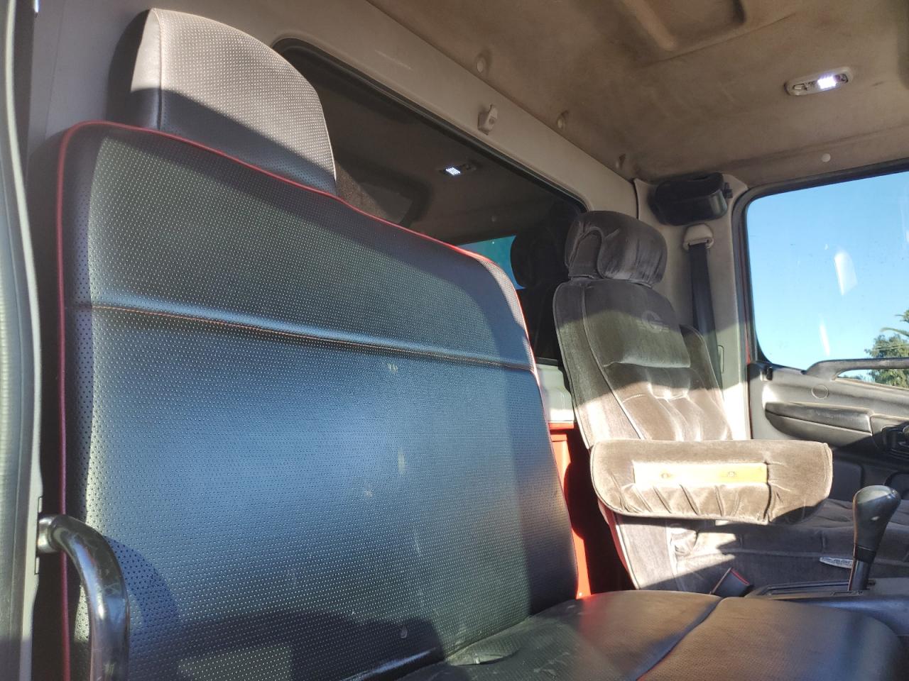 Lot #3316700545 2011 HINO 258/268