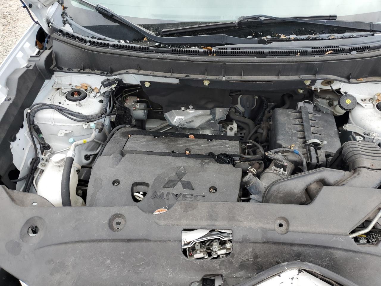 MITSUBISHI OUTLANDER ES