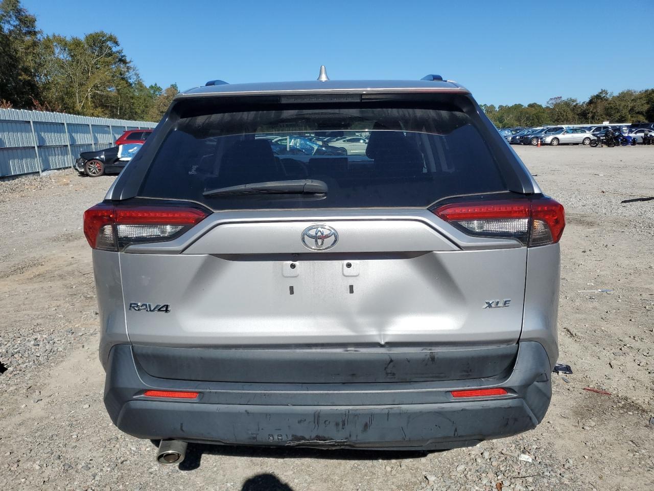 TOYOTA RAV4 XLE PREMIUM