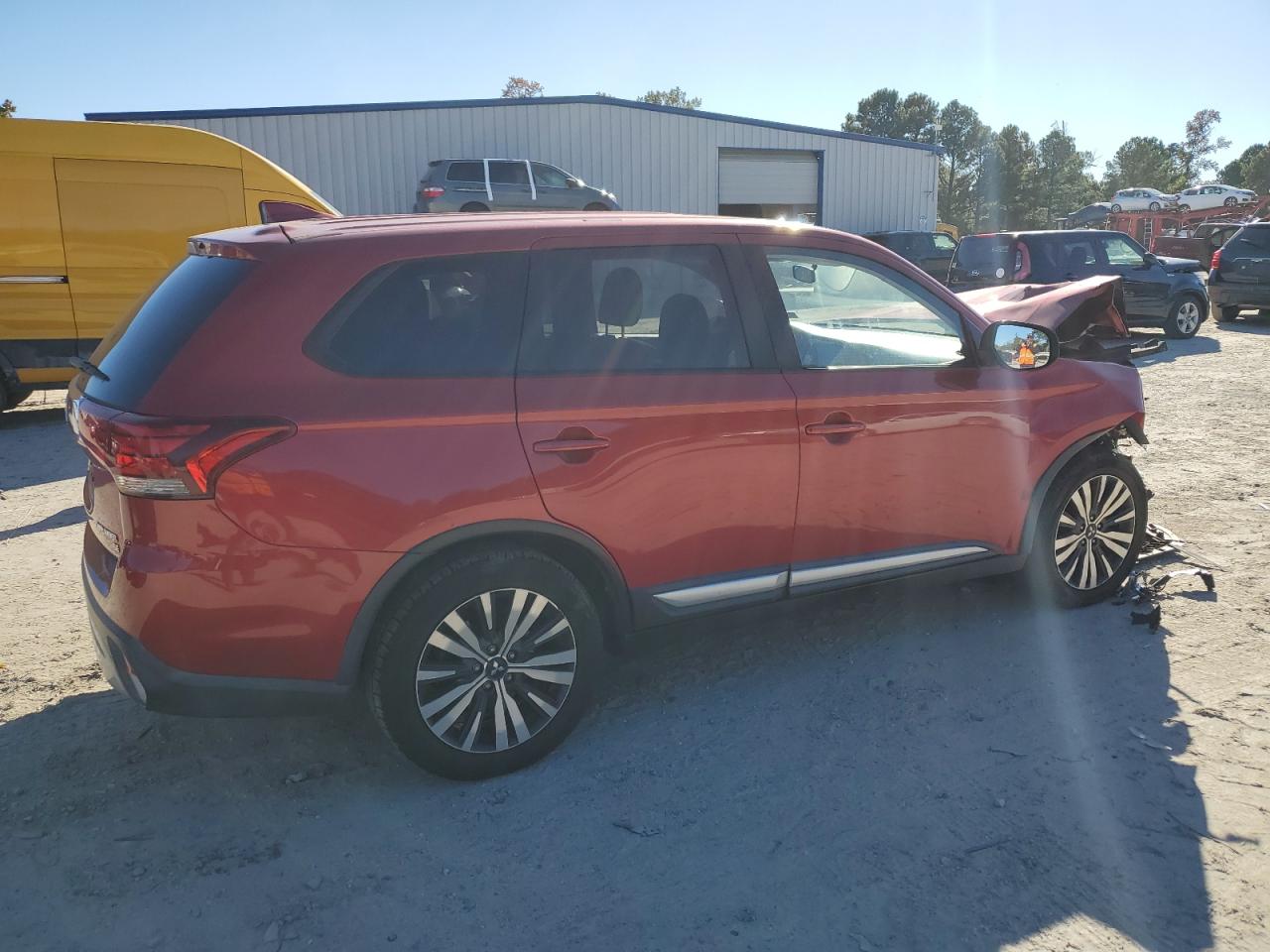 MITSUBISHI OUTLANDER SE