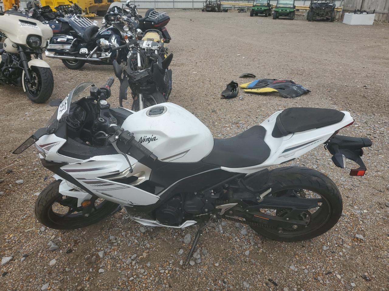 Lot #3291182954 2023 KAWASAKI EX400