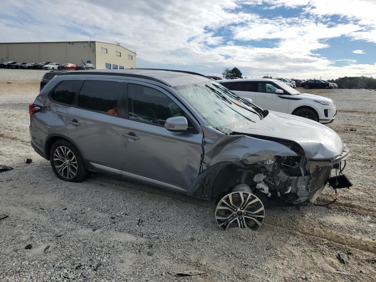 MITSUBISHI OUTLANDER SE