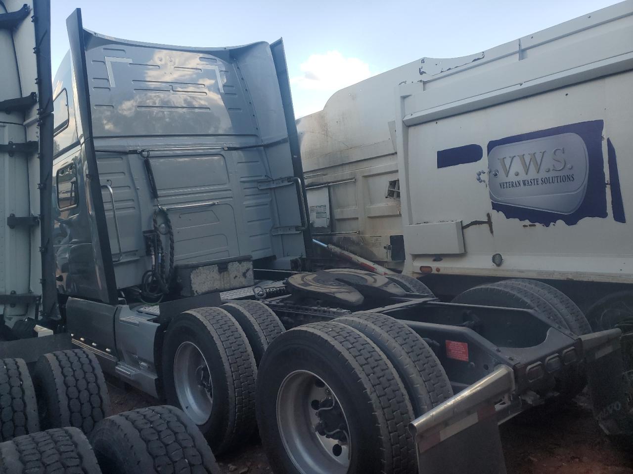 Lot #3297043486 2024 VOLVO VNL