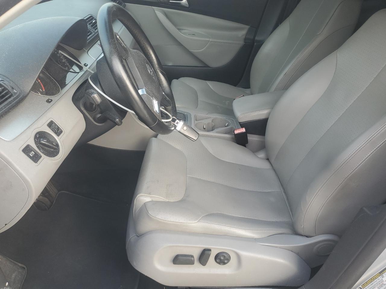 VOLKSWAGEN PASSAT KOMFORT