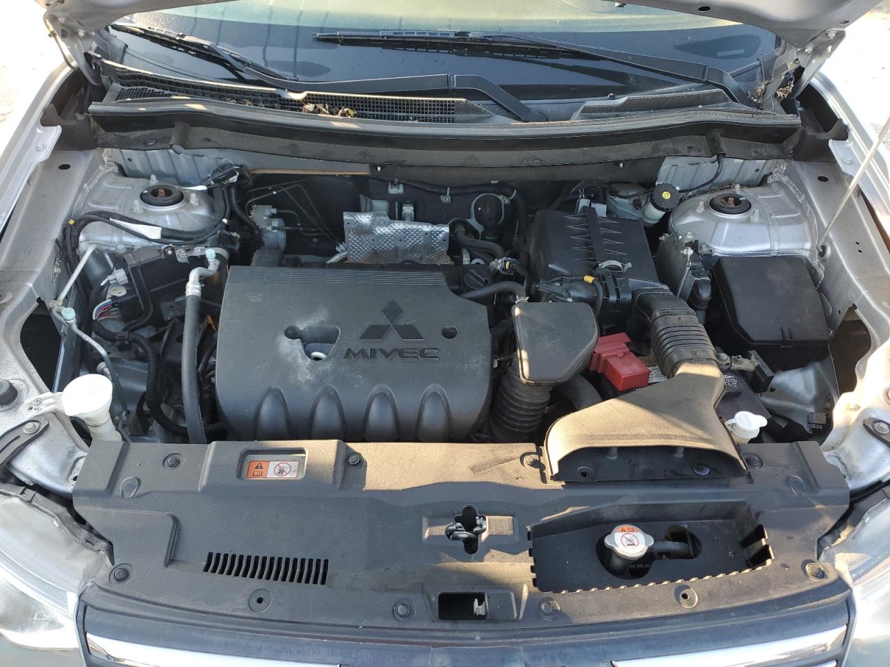 MITSUBISHI OUTLANDER SE