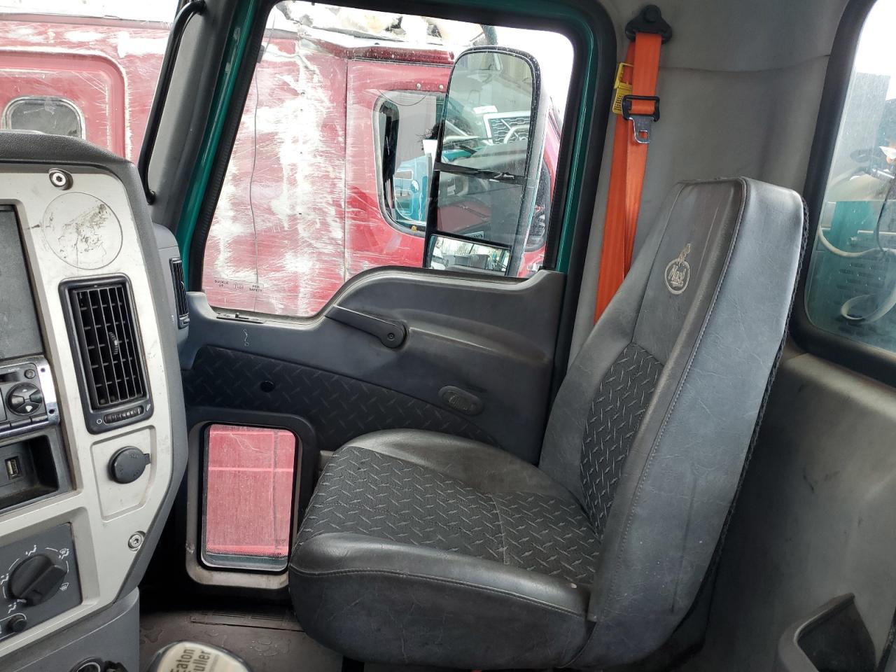 Lot #3281471009 2014 MACK CXU613