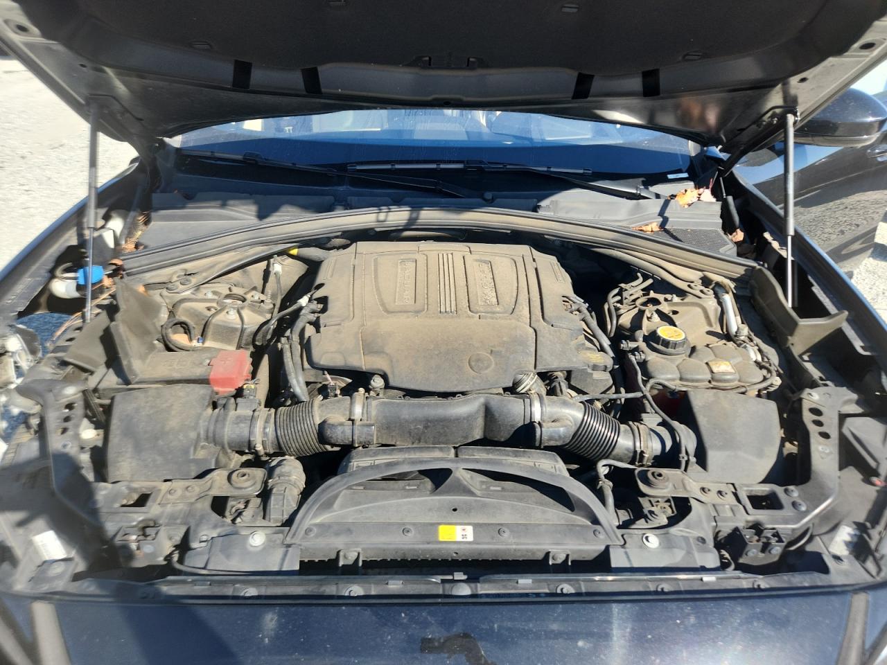 JAGUAR F-PACE R - SPORT