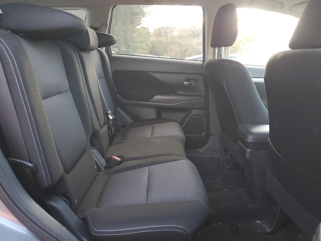 MITSUBISHI OUTLANDER ES