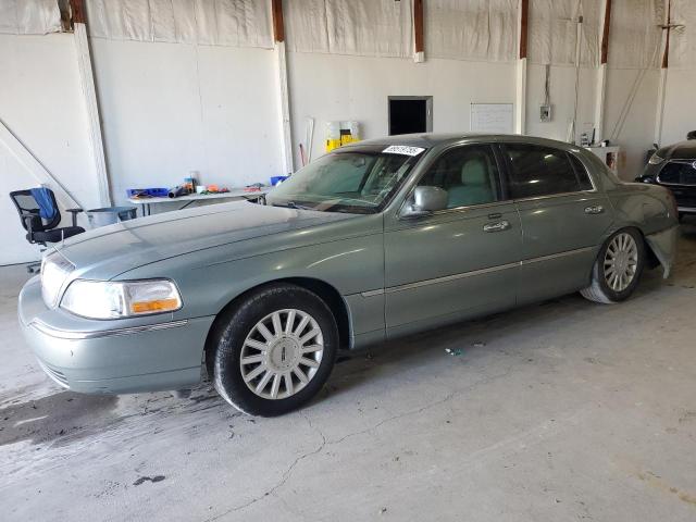 Global Auto Auctions: 2005 LINCOLN TOWN CAR SIGNATURE