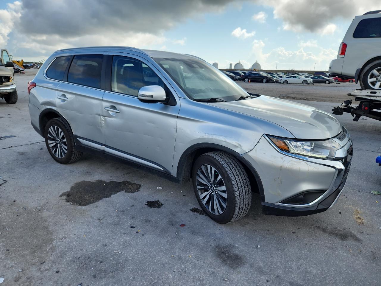 MITSUBISHI OUTLANDER SE