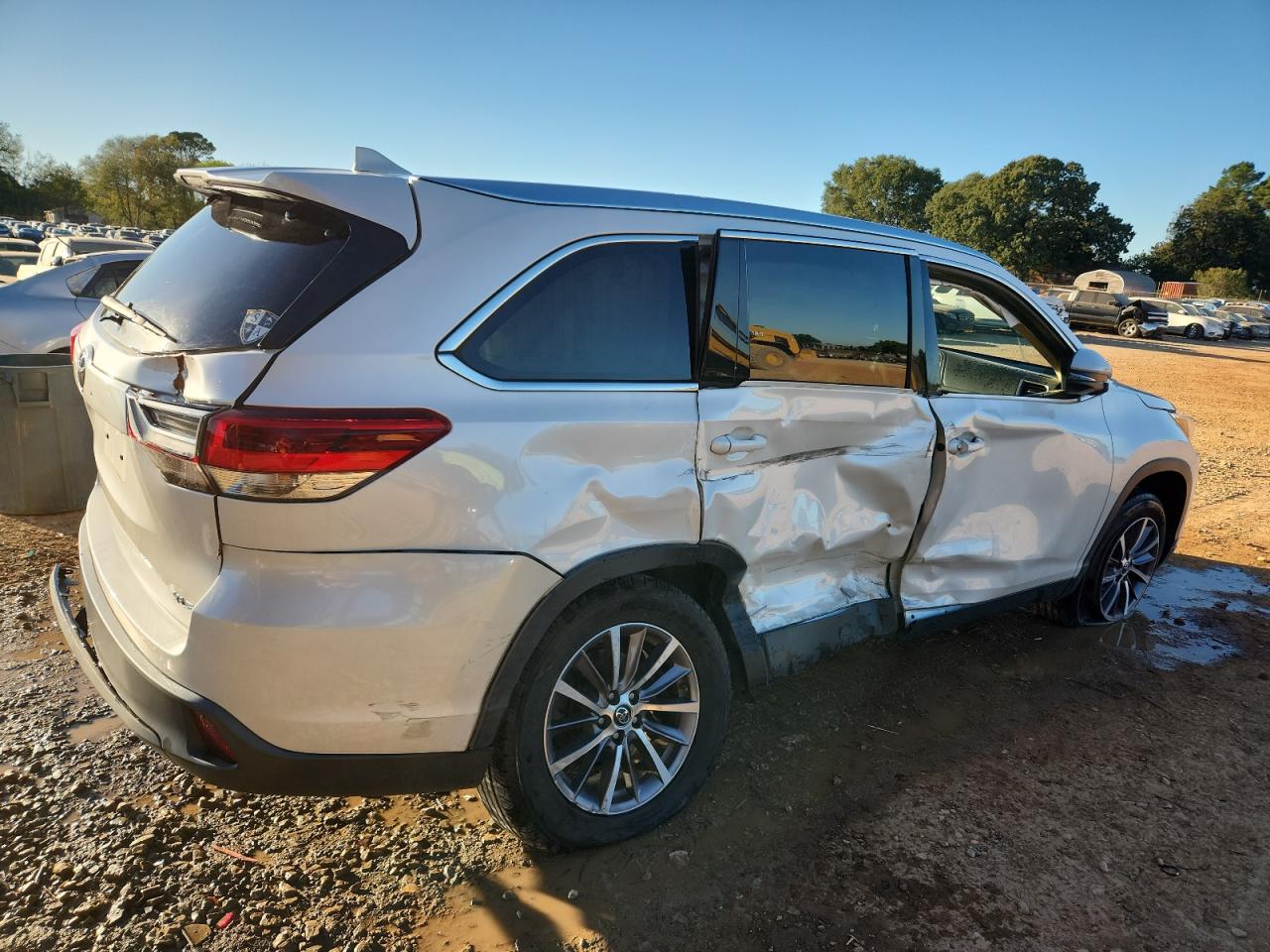 TOYOTA HIGHLANDER SE