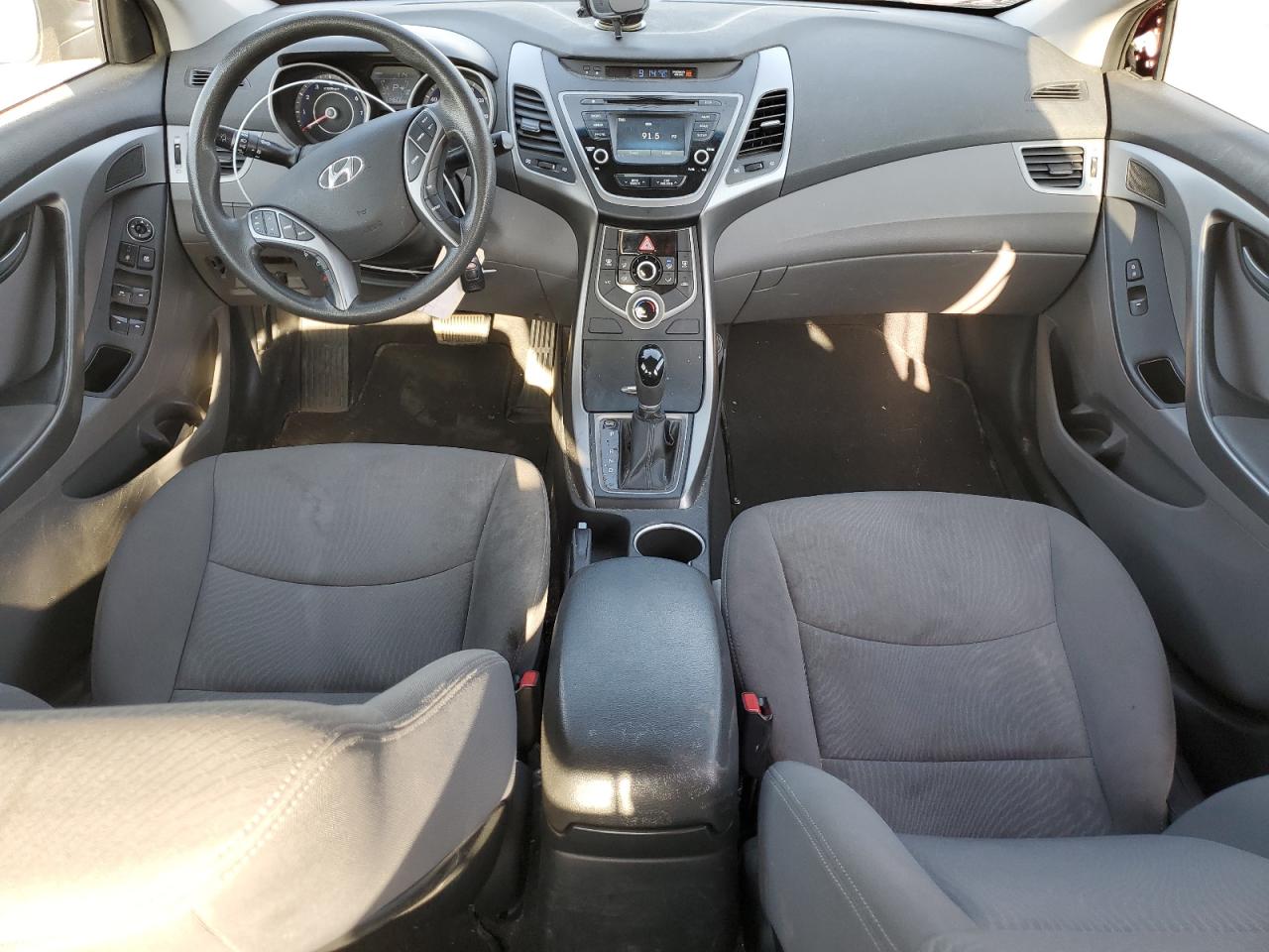 HYUNDAI ELANTRA SE