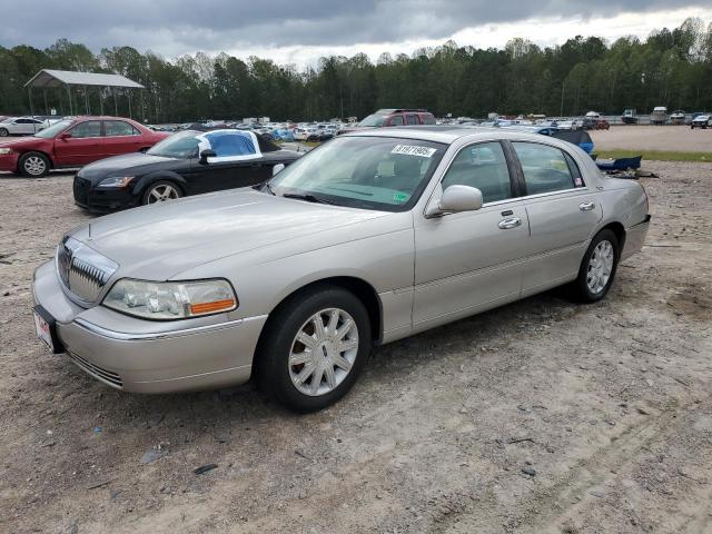LINCOLN TOWN CAR SIGNATURE LIMITED