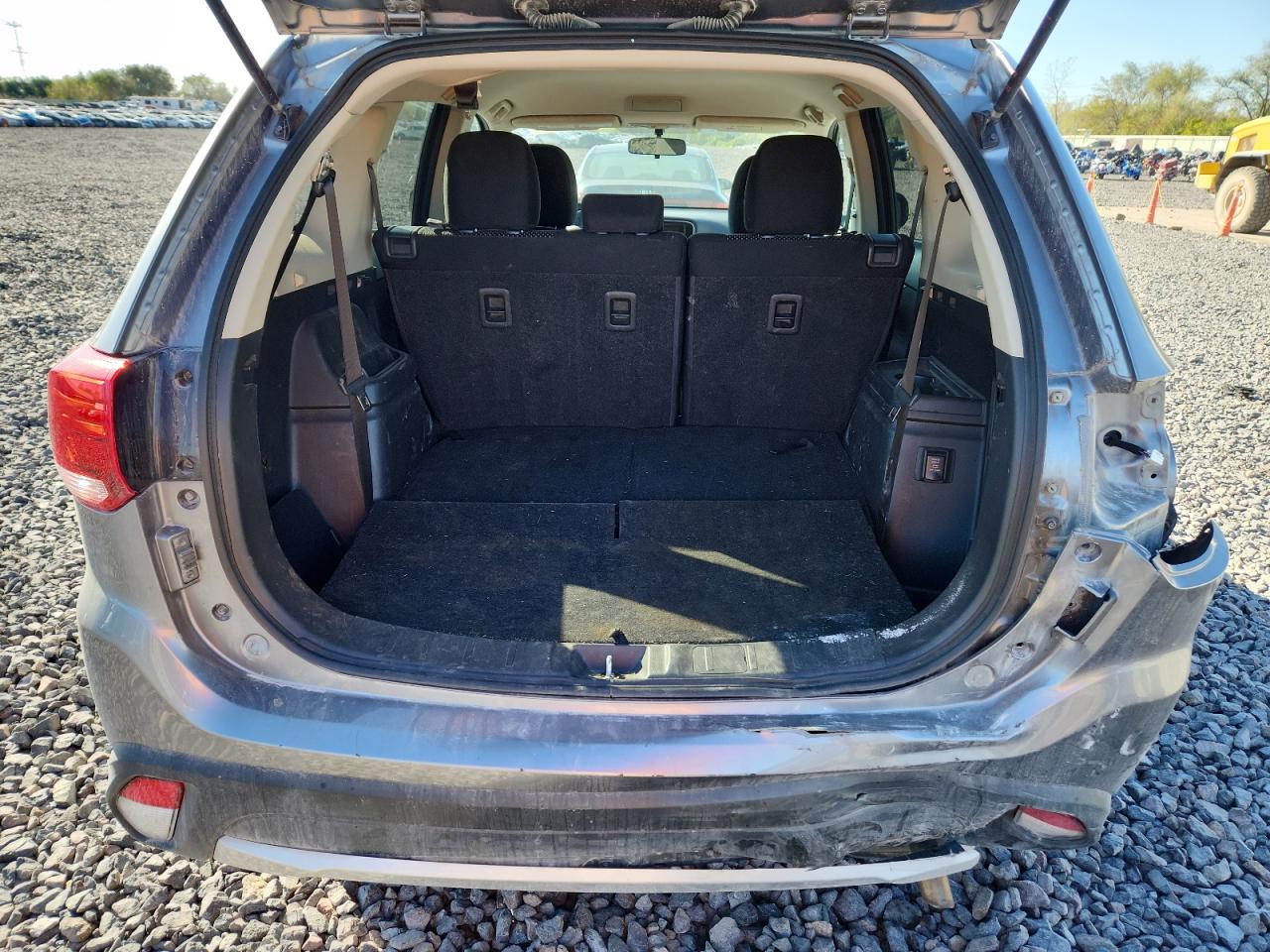 MITSUBISHI OUTLANDER SE