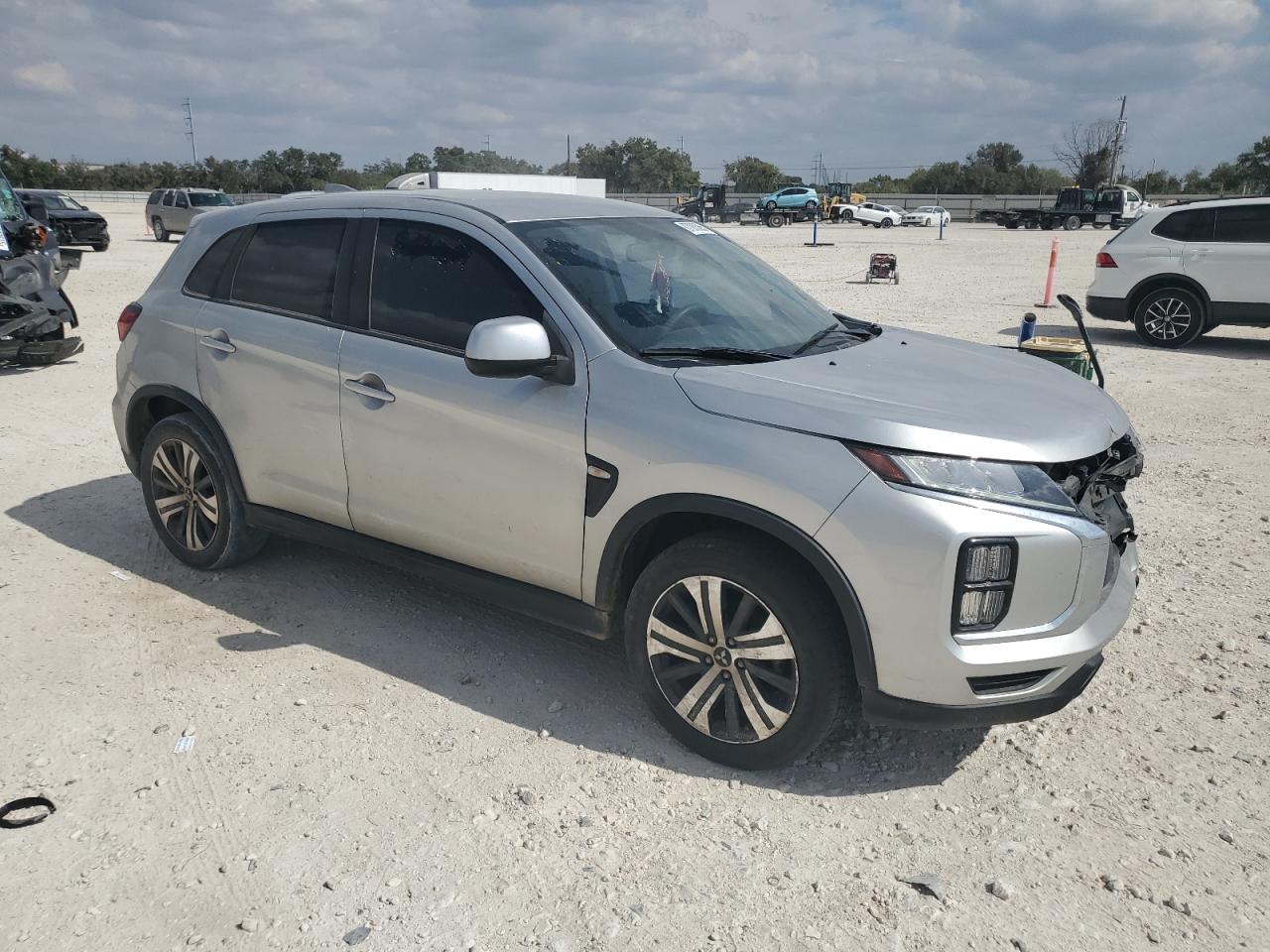 MITSUBISHI OUTLANDER ES