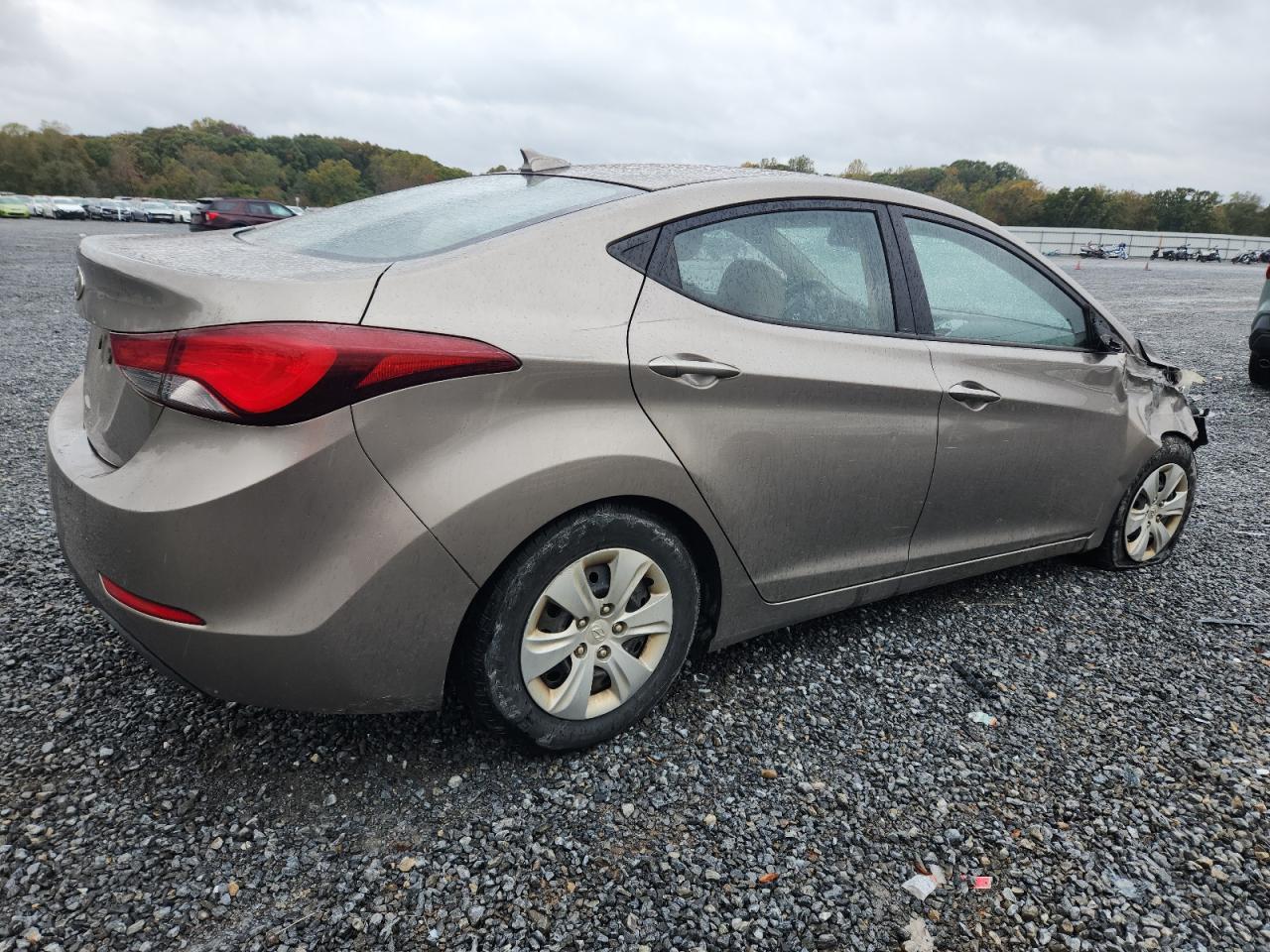 HYUNDAI ELANTRA SE