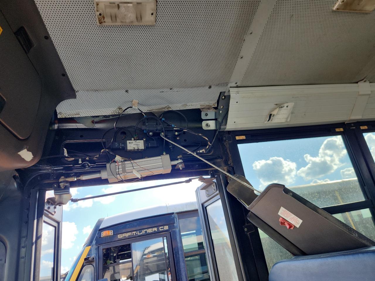 Lot #3287412364 2009 THOMABUSES SAF-T-LINER C2